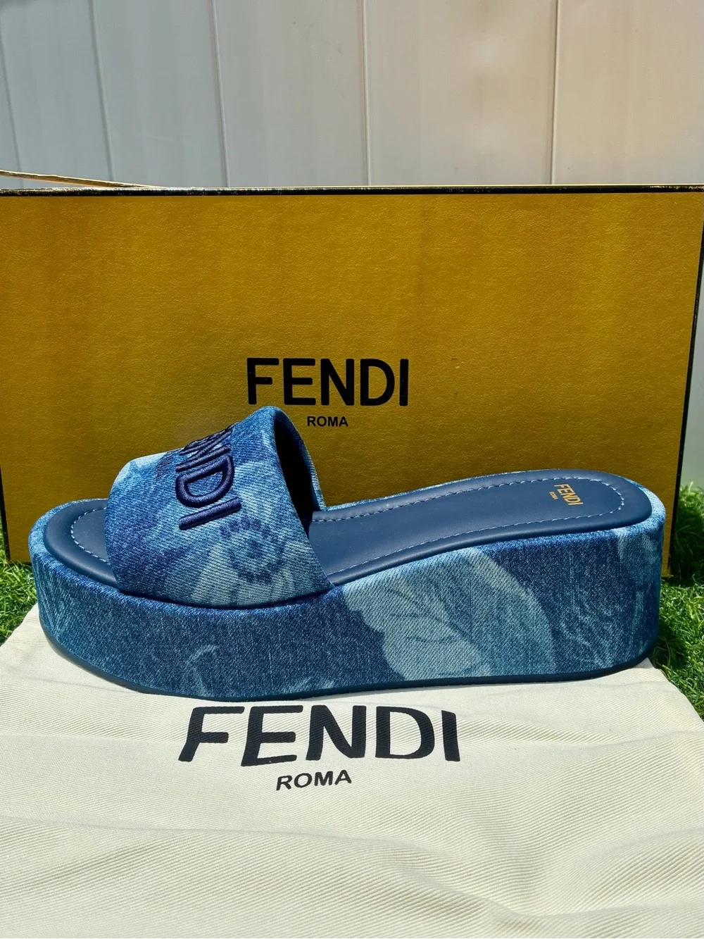 FENDI SUNSHINE BLUE DENIM PLATFORM SLIDE SANDALS EMBROIDERED LOGO SZ 39.5 NEW